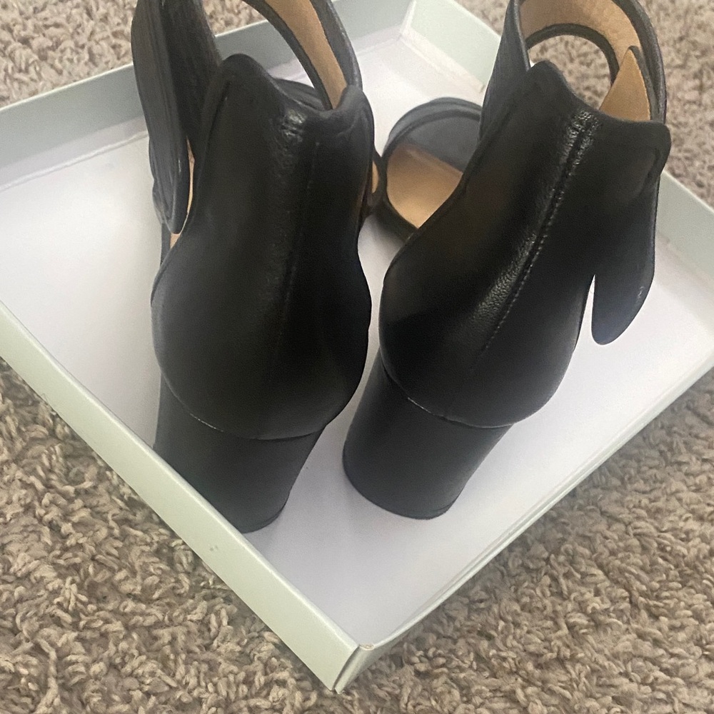 Nurture by Lamaze Black Heeled Sandals - Picture 5 of 7